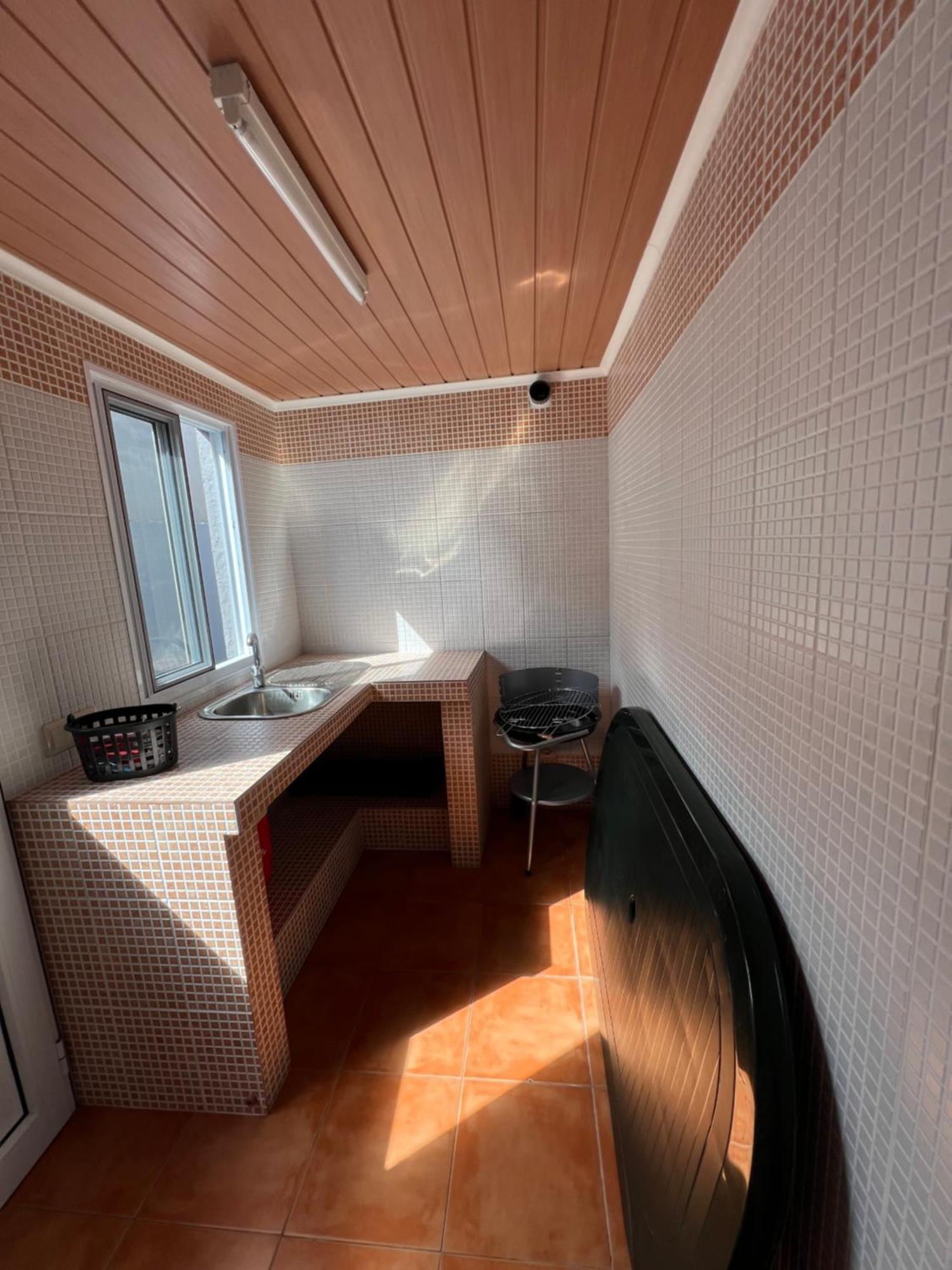 Casa A 2 Minutos A Pe De Piscina Natural Ponta Delgada Exterior foto